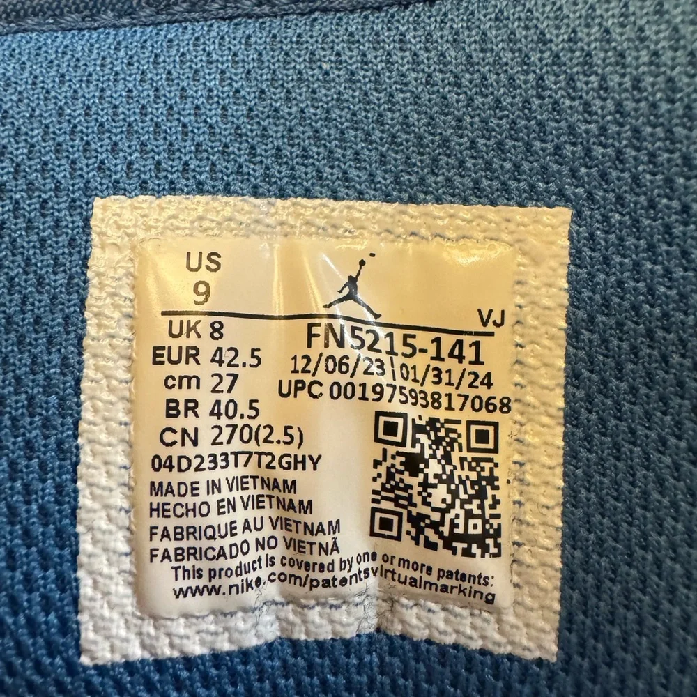 Nike White and Blue High-Top Sneakers - Picture 10 of 12